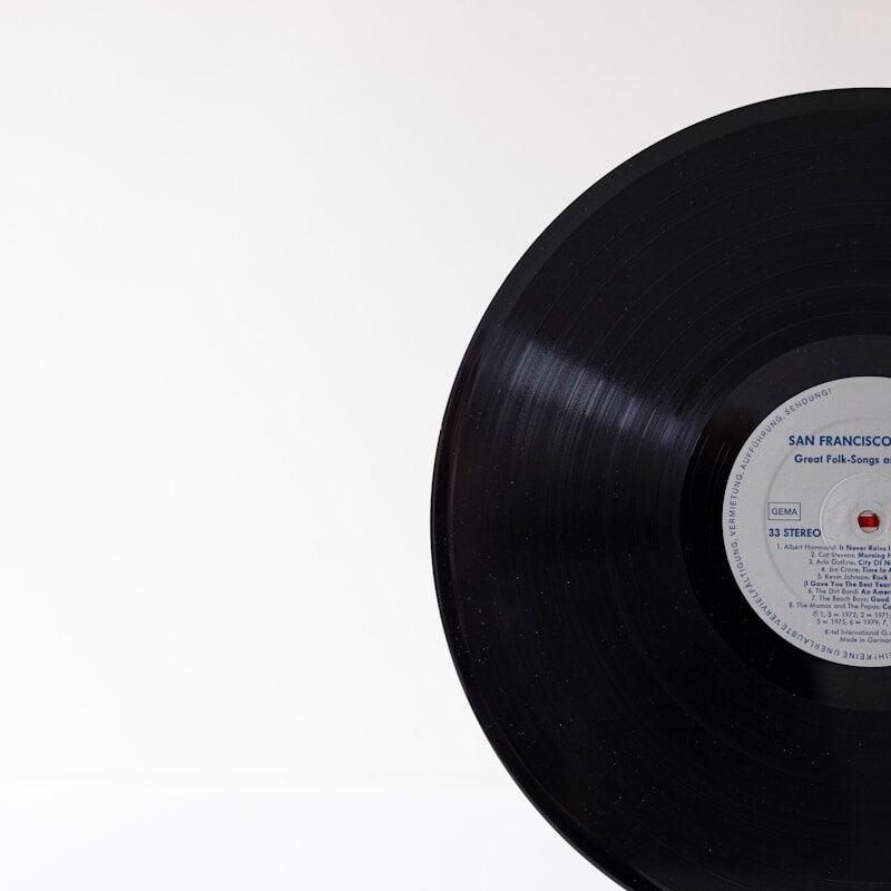 a black record on a white background
